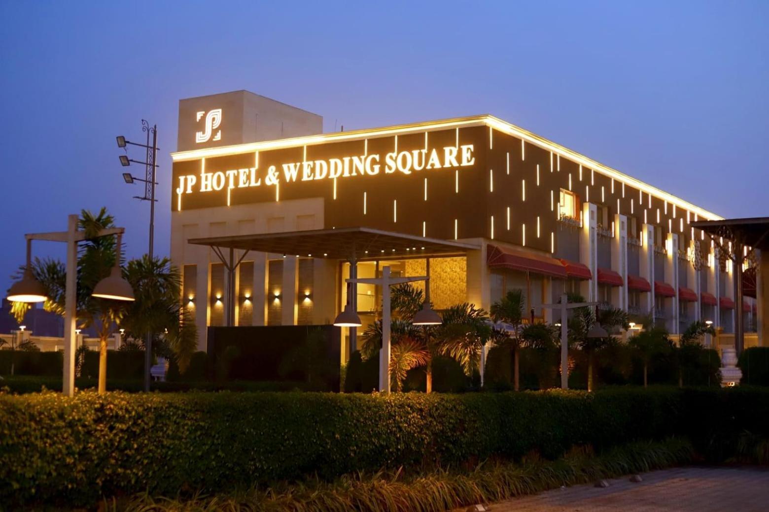 J P Hotel And Wedding Square Pilibhit Exterior foto