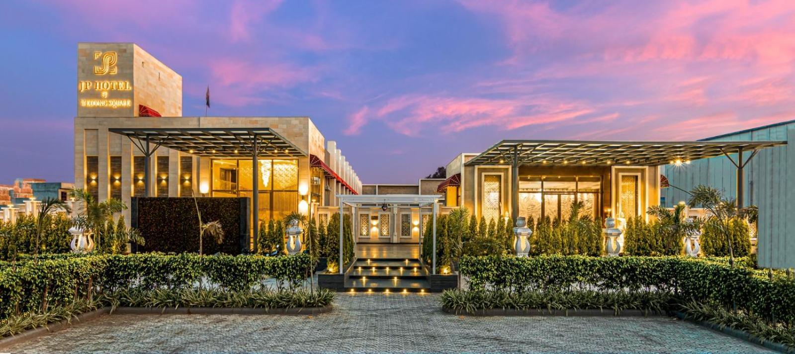 J P Hotel And Wedding Square Pilibhit Exterior foto