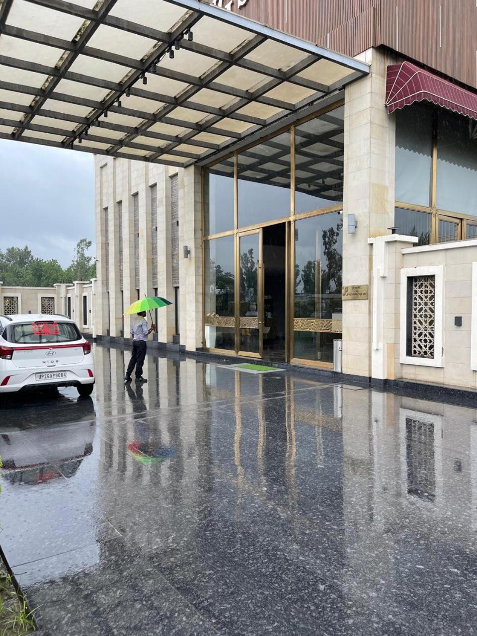 J P Hotel And Wedding Square Pilibhit Exterior foto