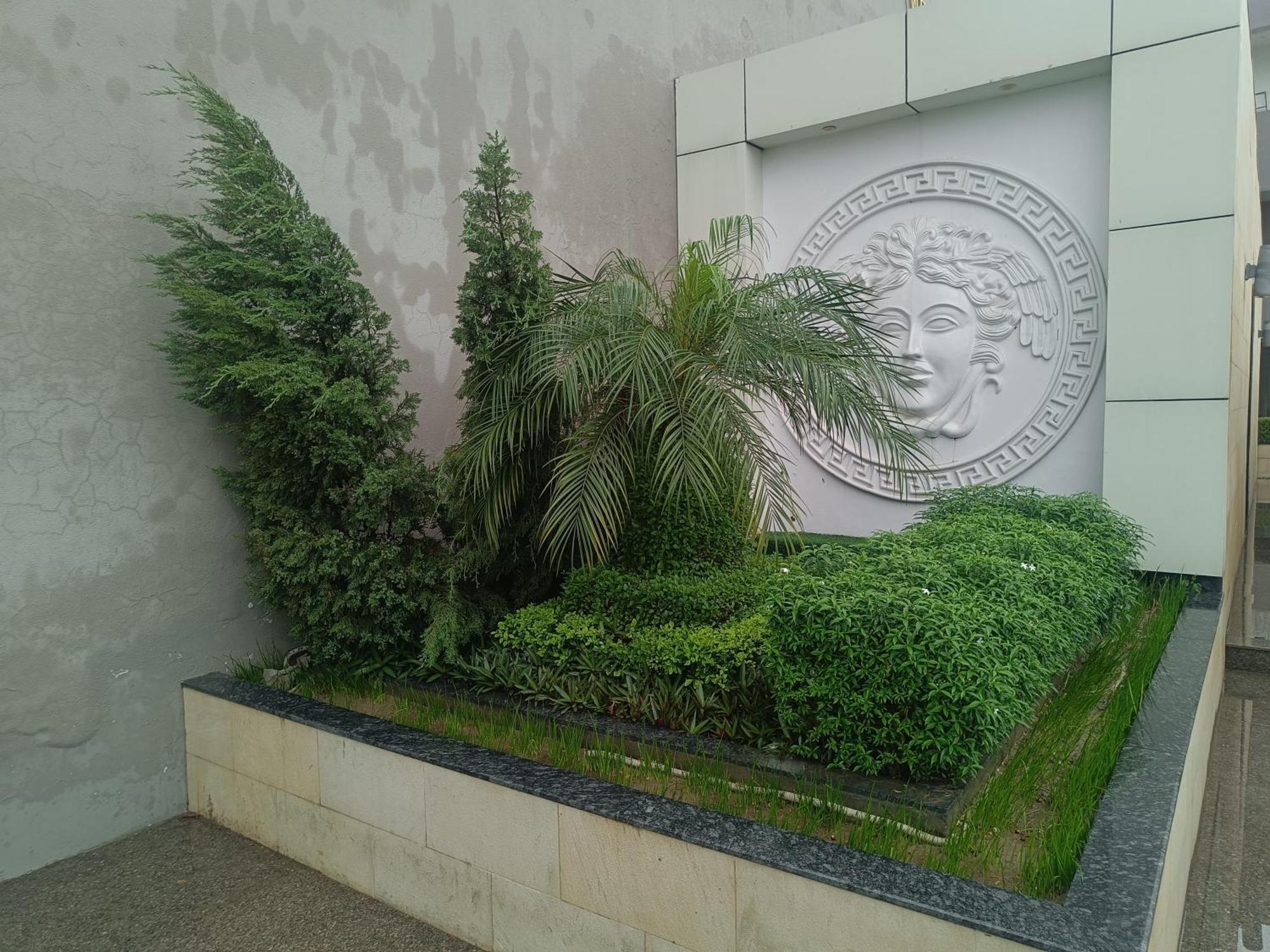 J P Hotel And Wedding Square Pilibhit Exterior foto